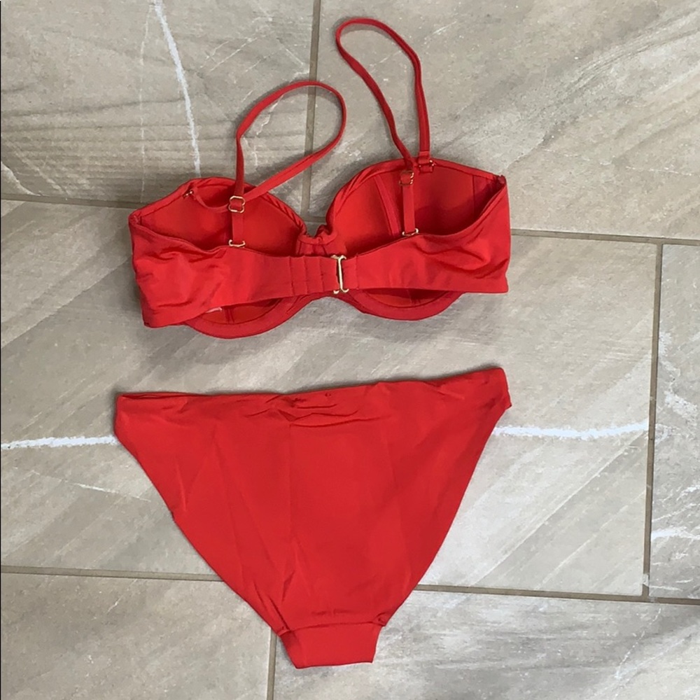 Bikini - Picture 2 of 2